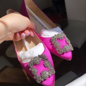 Manolo Hangisi Flat in satin pink size 36